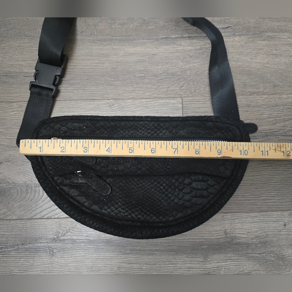 Global Generation Leather Fanny Bum Bag Black Snake Embossed Textured Travel - Picture 8 of 10